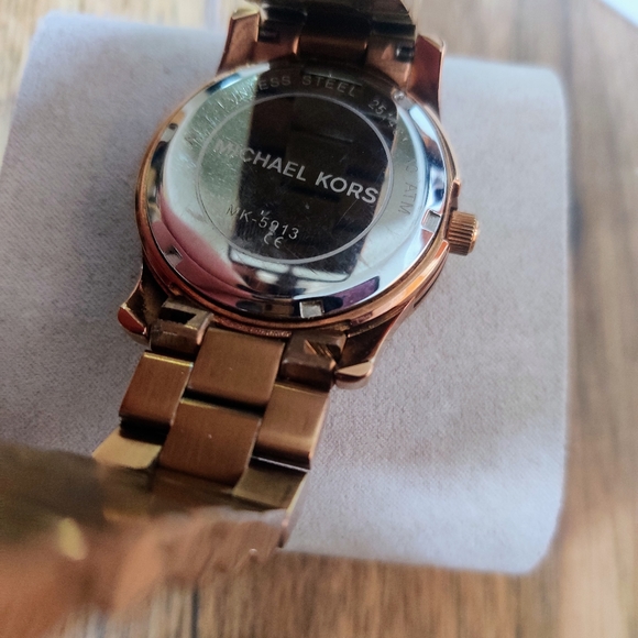 Michael Kors rose gold and blue MK5913 watch - Picture 4 of 4